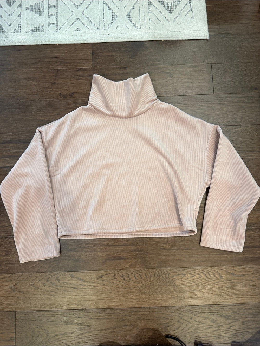Express Cropped Ribbed Turtleneck Sweater in Blush Size Small - C59-022